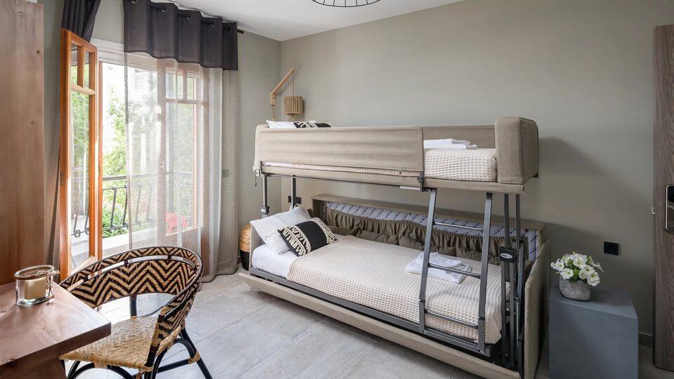 Tiara Holidays - Oasis Apartments - Family De Luxe Apartment - living room